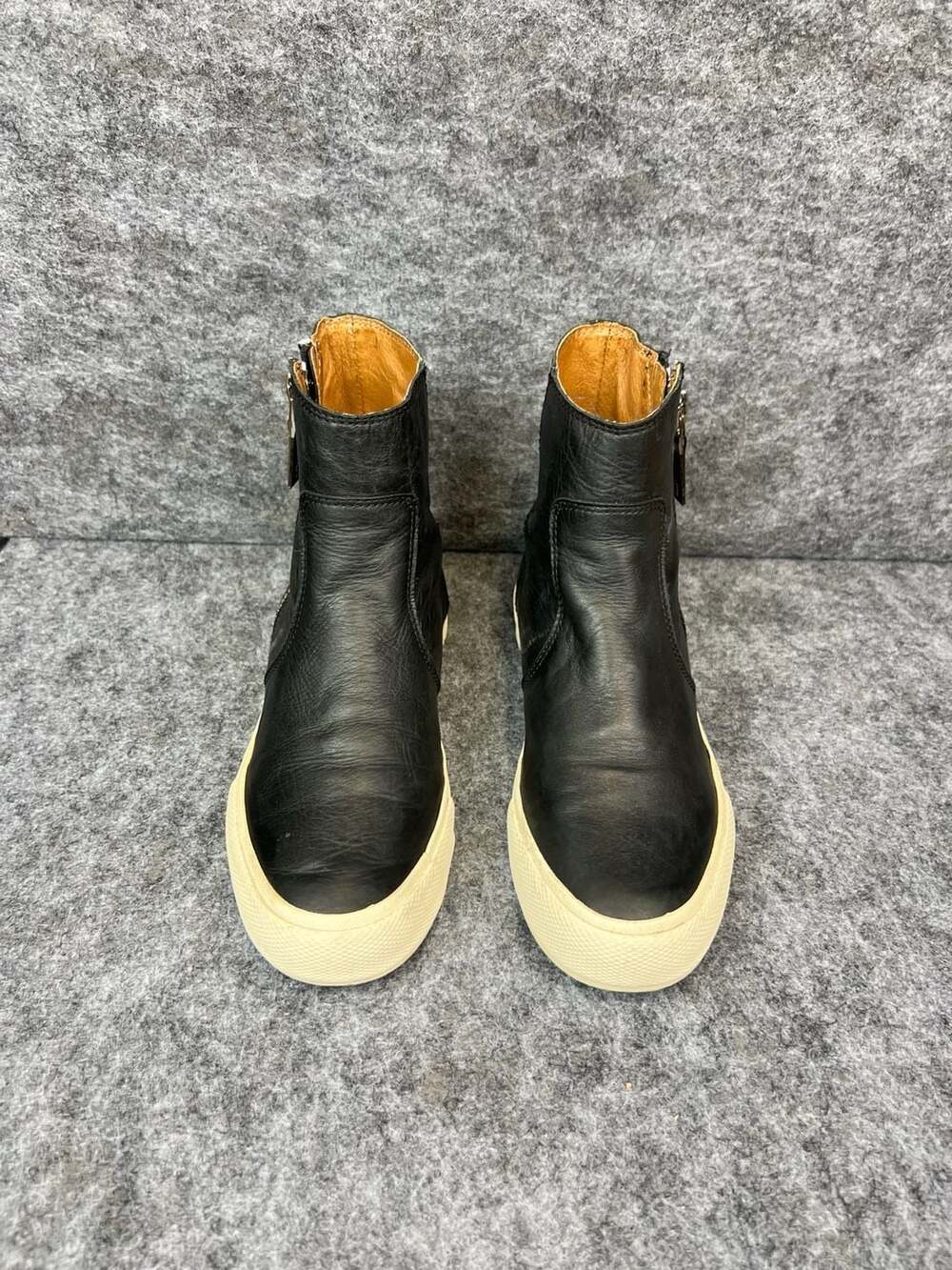 Frye Gia Lug Zip Black Leather Ankle Bootie Sneakers Size 7M - Picture 2 of 9